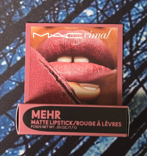 Macximal matte - m·a·c,