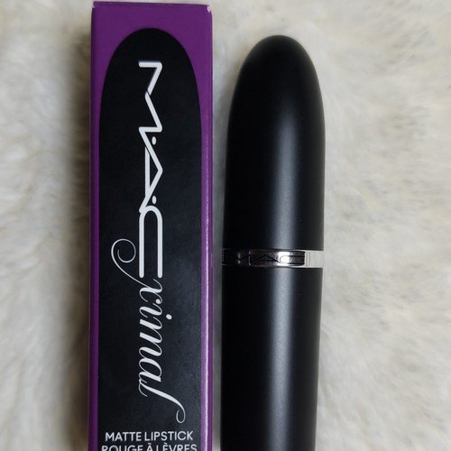 Macximal matte - m·a·c,